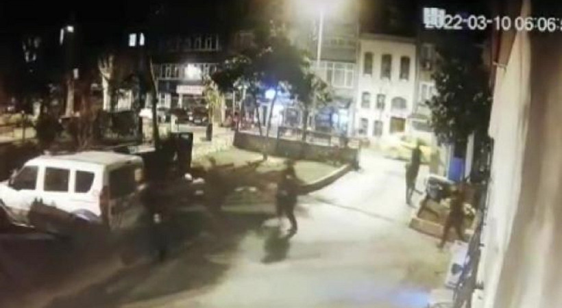 İstanbul Fatih'te kız arkadaşını rehin almaya çalışan saldırganı polis ayağından vurdu 
