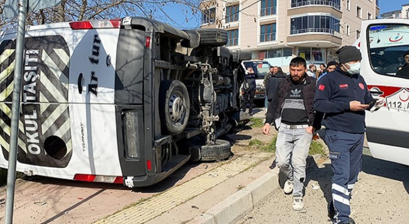 Samsun'da korkunç kaza! Otomobil ile okul servisi çarpıştı: 8'i öğrenci, 12 yaralı