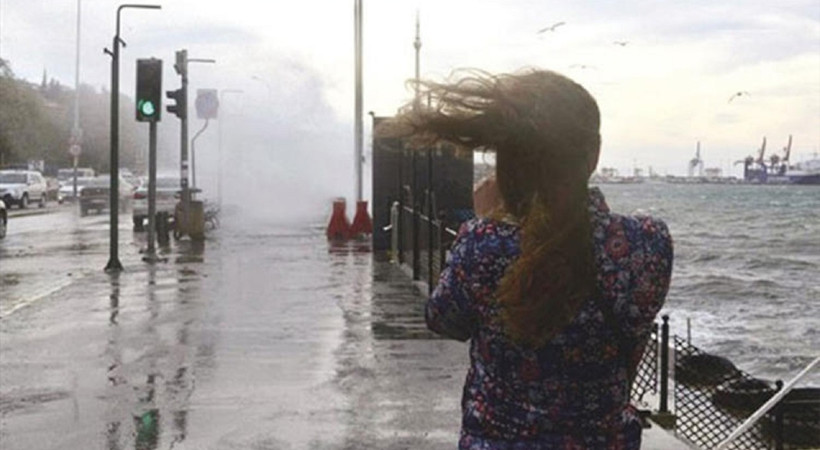 Meteoroloji'den Marmara ve Trakya için kuvvetli fırtına uyarısı geldi. Olası ağaç ve direk devrilmesi, soba ve doğalgaz kaynaklı zehirlenmelere dikkat