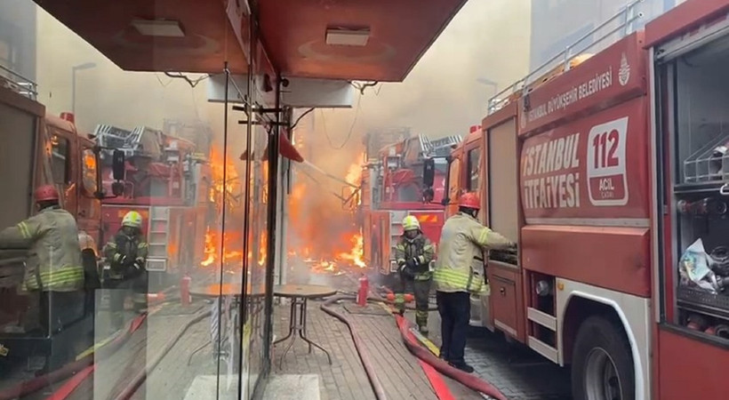 İstanbul Sarıyer'de kebapçıda çıkan yangın evlere ve itfaiye aracına sıçradı