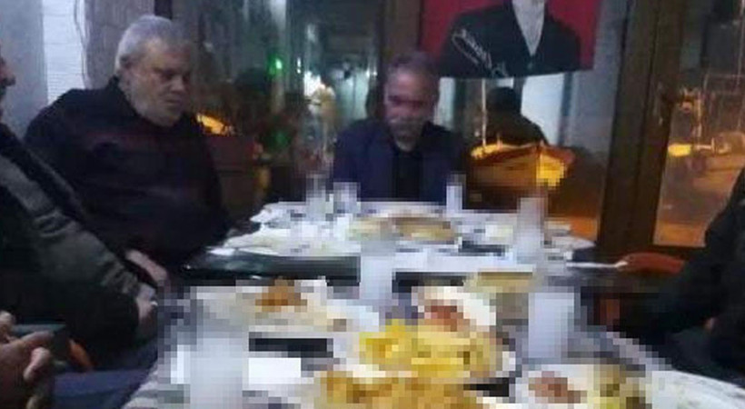 Ramazan ayında alkollü yemek fotoğrafı paylaşan CHP'li üye istifa etti