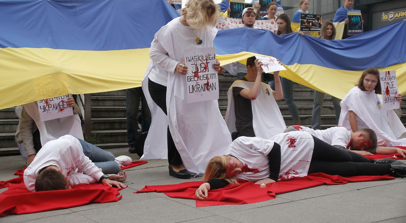 İstanbul Beyoğlu'nda Ukraynalılar sivil ölümlerini protesto etti