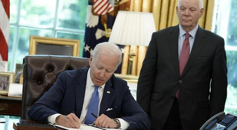 ABD'den Rusya-Ukrayna savaşının kaderini değiştirecek hamle. ABD Başkanı Biden, kritik yasayı imzaladı. Ukrayna'ya dev yardımlar. Biden 2. Dünya Savaşı'nı hatırlattı