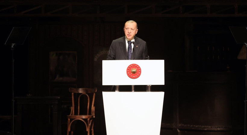 Cumhurbaşkanı Erdoğan'ın katıldığı etkinlikte silahlı şüpheli paniği: Üzerinden 3 silah çıktı