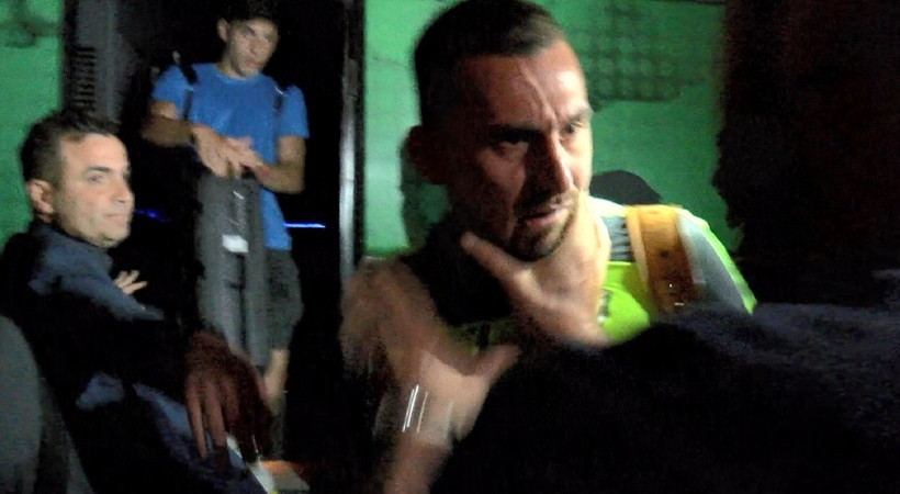 Bursasporlu taraftardan takım kaptanı Burak Altıparmak'a saldırı