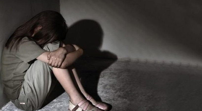 Ünlü oyuncu ve eşinden küçük çocuğa korkunç cinsel istismar. Zara Phythian ve eşi Viktor Marke'ye cinsel istismardan hapis cezası. 13 yaşındaki çocuğa defalarca cinsel istismar