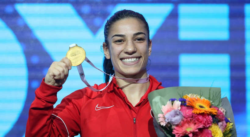 Dünya Kadınlar Boks Şampiyonası'nda 48 kiloda mücadele eden milli boksör Ayşe Çağırır altın madalya kazandı