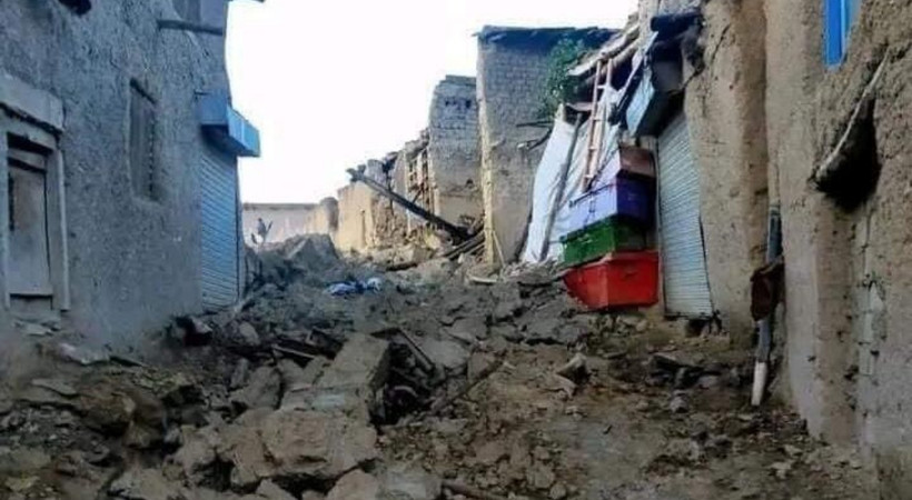 Afganistan'ın Paktika bölgesinde sabaha karşı şiddetli bir deprem meydana geldi. İlk belirlemelere göre yüzlerce insanın yaşamını yitirdiği duyuruldu