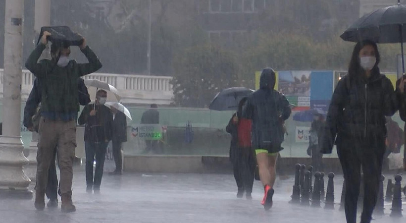 Hava sıcaklıkları düşüyor, yağışlar başlıyor. Meteoroloji'den birçok ile sarı ve turuncu kodlu uyarı. İşte Türkiye geneli hava durumu