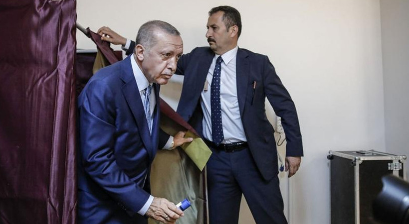 Adalet Bakanı Bekir Bozdağ, Cumhurbaşkanı Erdoğan'ın 2023 adaylığı hakkında konuştu. Erdoğan 2023'teki seçimde aday olabilecek mi?