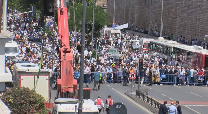 Fatih’te 'Mahmut Ustaosmanoğlu' yoğunluğu: Yollar trafiğe kapatıldı! Cenazeye Cumhurbaşkanı Erdoğan da katıldı