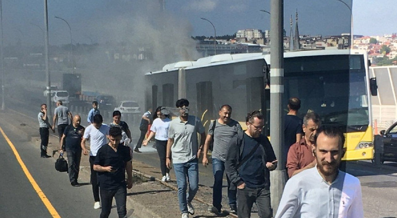 Haliç'te metrobüste korkunç yangın! Yolcular tahliye edildi
