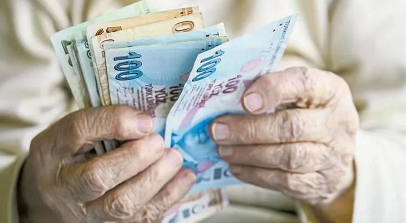 Emeklilerin bayram ikramiyelerinde çarpıcı rakamlar. Hükümet emekliye bayram ikramiyesi zammı yapmadı. İşte emeklinin bayram ikramiyesinde son durum