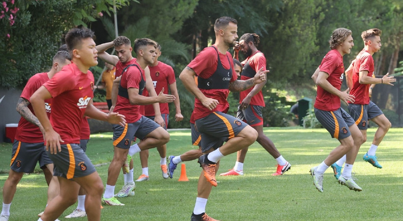 Galatasaray'ın Antalyaspor maçı kadrosu belli oldu. Leo Dubois, Oğulcan Çağlayan, Ömer Bayram ve Jesse Sekidika kadroda yer almadı
