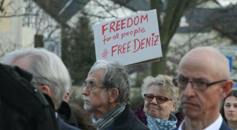 Deniz Yücel için 'özgürlük nöbeti'