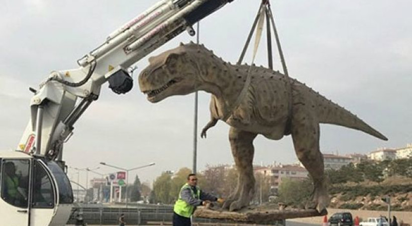 Melih Gökçek'in 'dinocan'ı söküldü