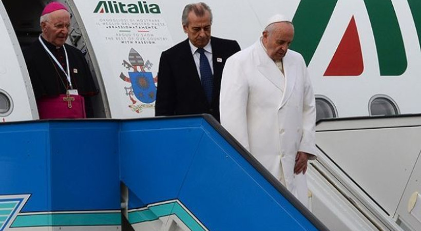 Papa Ankara'ya adım attı, hangi kanallar canlı yayınla ekrana getirdi?