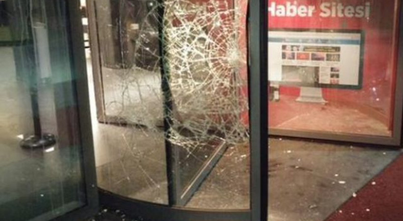Hürriyet'e yapılan saldırıyı hangi gazeteler ilk sayfadan gördü?