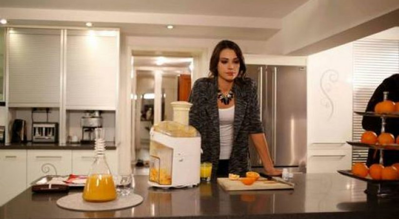 Tuvana Türkay 'Kara Para Aşk' dizisinden ayrıldı mı?