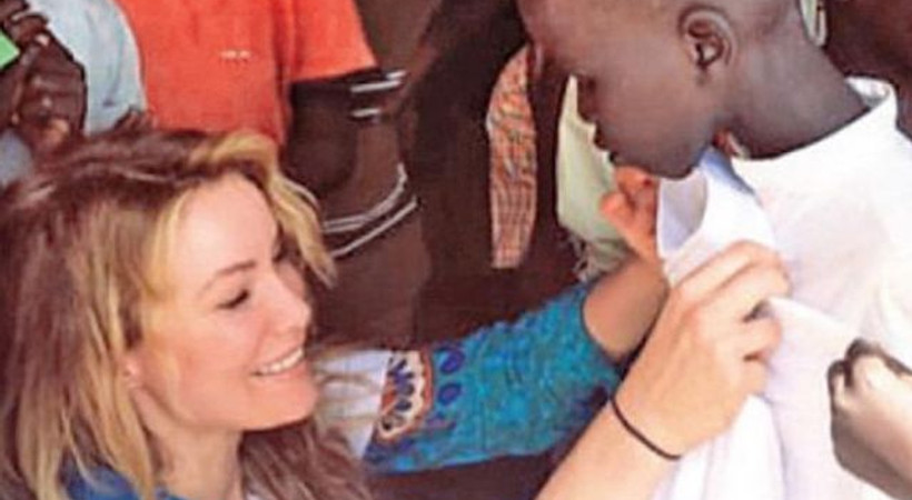Gamze Özçelik Afrika’da bayramlık dağıttı!