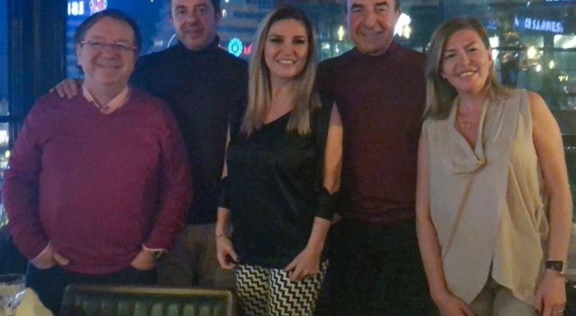 Müge Ulusoy'a dostlarından sürpriz doğum günü kutlaması