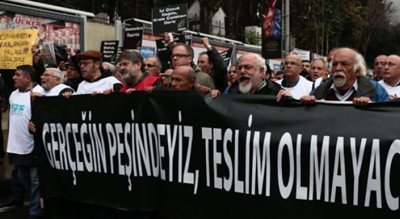 Gazeteciler Dündar ve Gül için yürüdü