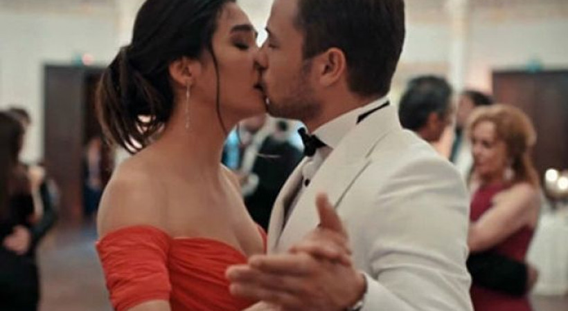Tolga Sarıtaş'tan açıklama! Dizi aşkı gerçek mi oldu?