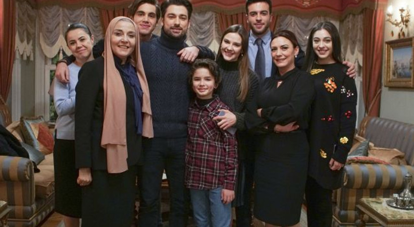 Alp Navruz'a Elimi Bırakma setinde sürpriz doğum günü!