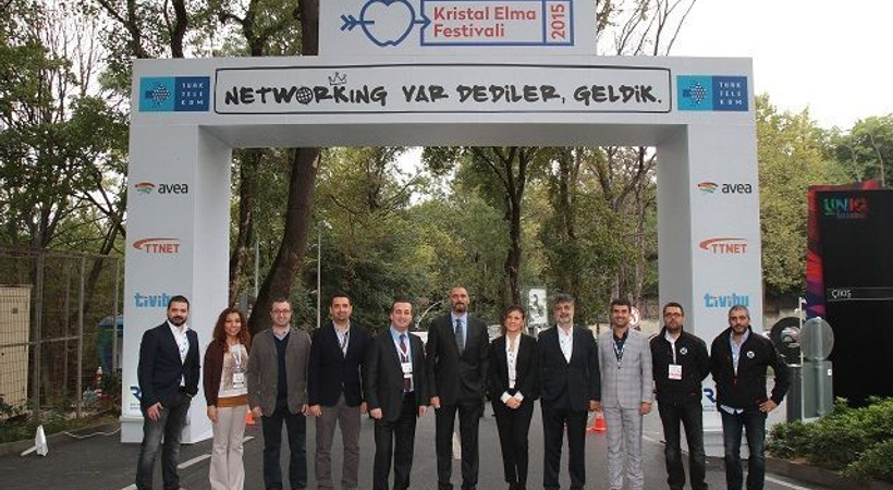 Şehirden Kristal Elma geçti