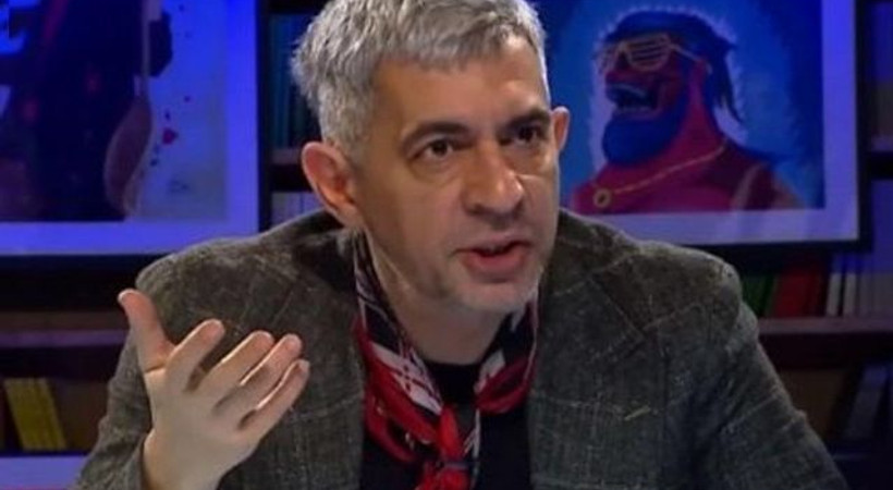 Okan Bayülgen’den çocuklarıyla oynayan babalara: Gerzek!