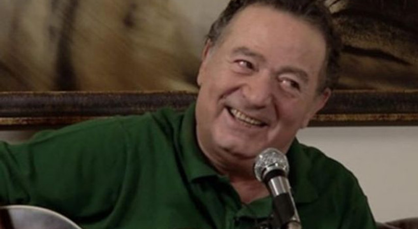 Demet Sağıroğlu: Kayahan siyah çelenk yolladı