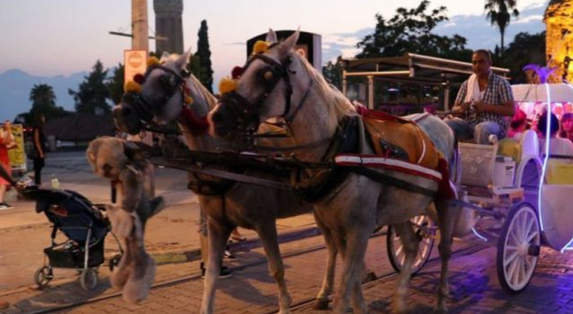 Antalya'da faytonlar kaldırıldı