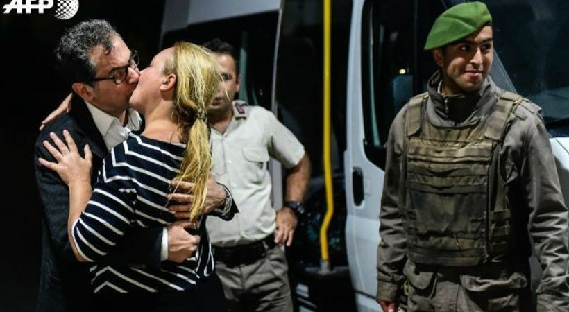'İşine bak; öpüş, geçer!'