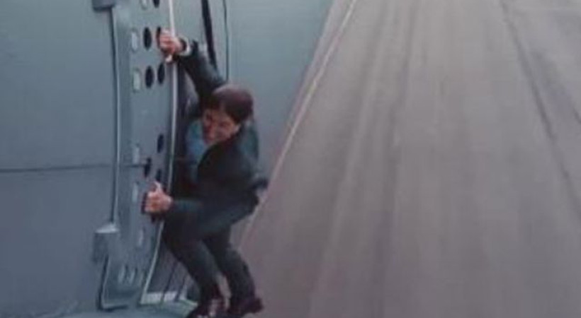 Tom Cruise nakliye uçağını kurtaracak!