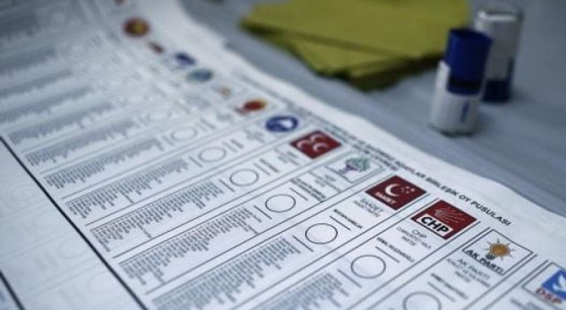 Hükümete yakın köşe yazarları seçim sonuçlarını nasıl yorumladı?