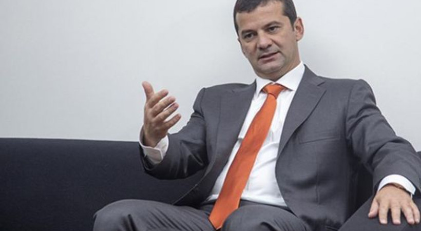 Cumhuriyet gazetesi Bartu Soral'ın yazılarına son verdi!