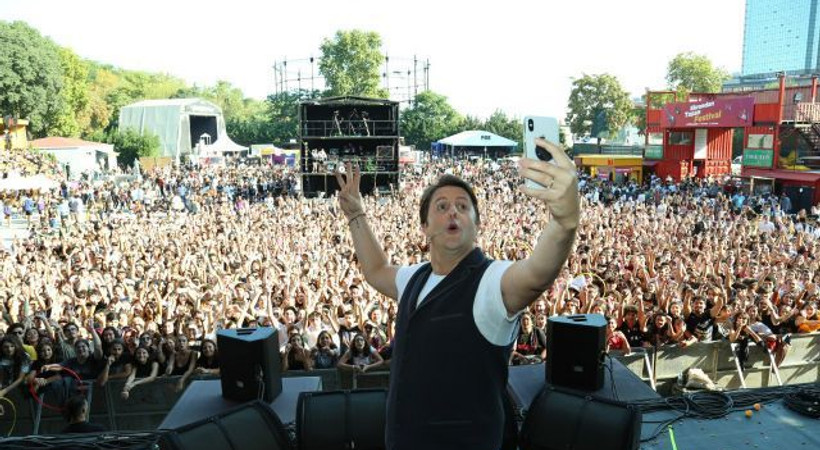 İlker Ayrık rock star gibi karşılandı!