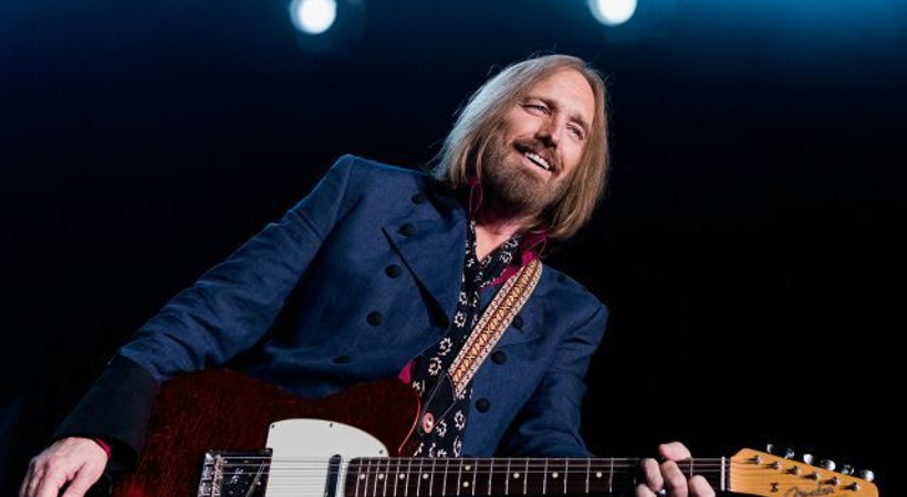 Efsane müzisyen Tom Petty yaşamını yitirdi