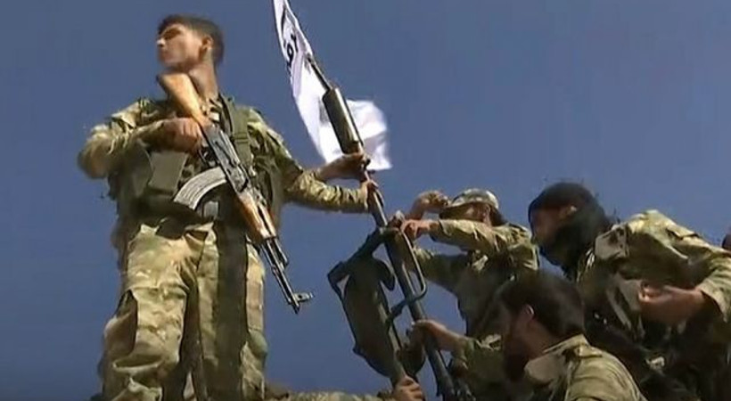 tv100 ekibi Milli Suriye Ordusu'nun Resulayn'a giden konvoyunda