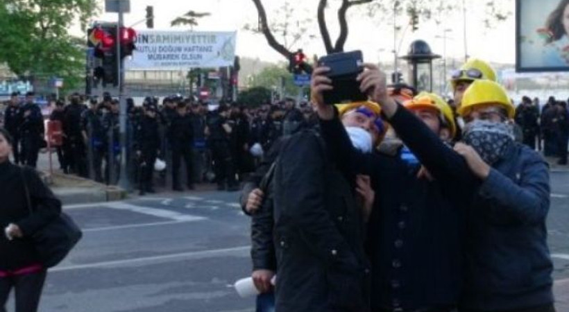 1 Mayıs'ta polislerle selfie rüzgarı!