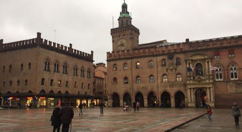 İtalya'nın kızıl çocuğu Bologna!
