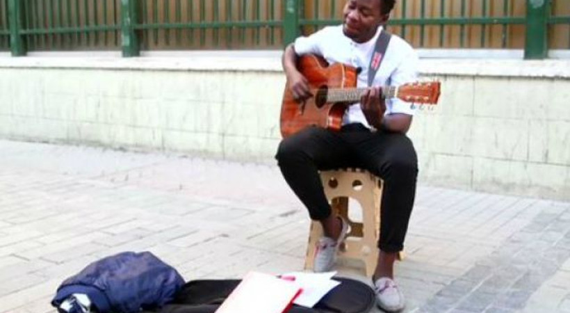 Aslışah Alkoçlar'ın verdiği bahşişle gündeme gelen müzisyen, hikayesini anlattı