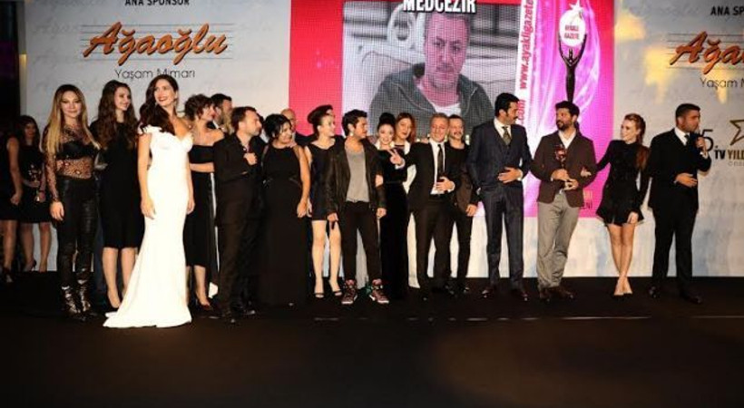'Ayaklı Gazete 5. TV Yıldızları Ödülleri' sahiplerini buldu!