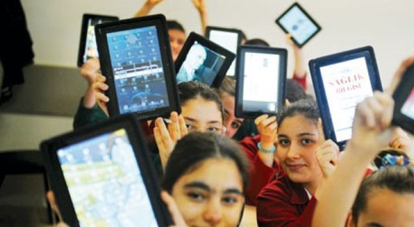 Öğrenciler ücretsiz dağıtılan tabletleri satışa çıkardı