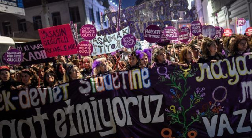 Binlerce kadın İstiklal Caddesi'nde yürüdü!