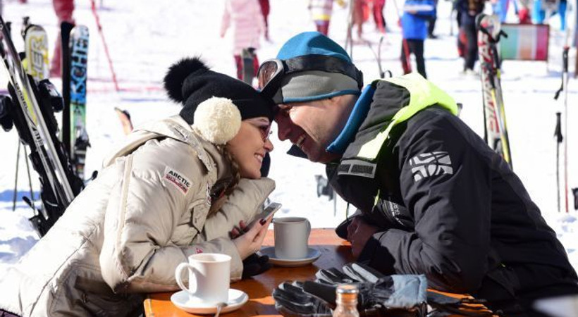 İstanbullu Gelin'de romantik yıl dönümü kutlaması!