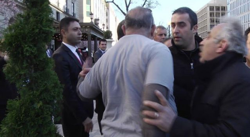 Sosyal medya bunu konuşuyor! 'Erdoğan aleyhinde atılan sloganı korumalar bakın nasıl engelledi?'