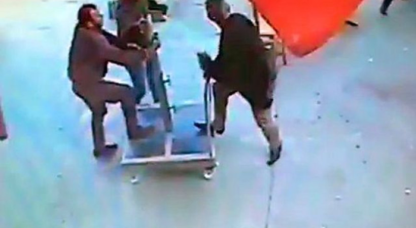 'Uçan adam' Medyatava'ya konuştu: Baktım şemsiye gidiyor, uçmasın diye üzerine çıktım
