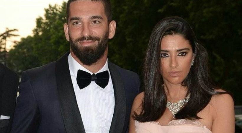 Aslıhan istedi, Arda Turan sildi!
