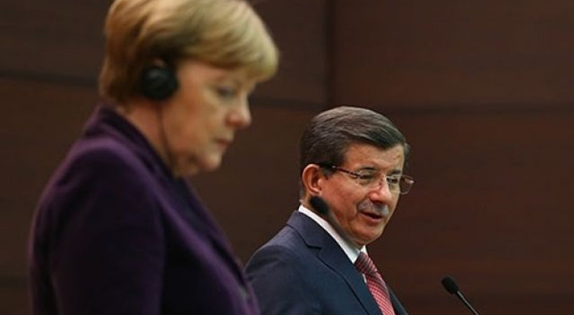 Davutoğlu'nun Merkel'le yaptığı basın toplantısında çeviri hatası mı yapıldı?